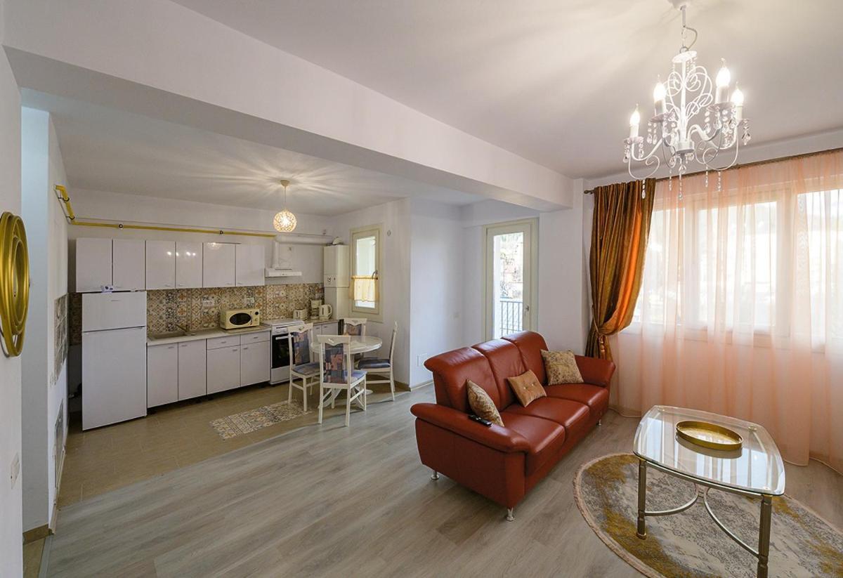 Apartament Laur Gura Humorului Ngoại thất bức ảnh
